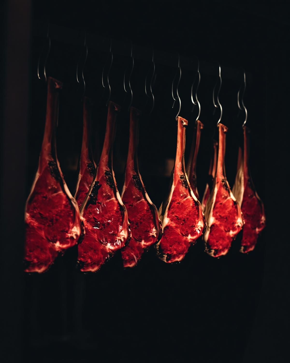 Dry aged steaks σε ωρίμανση